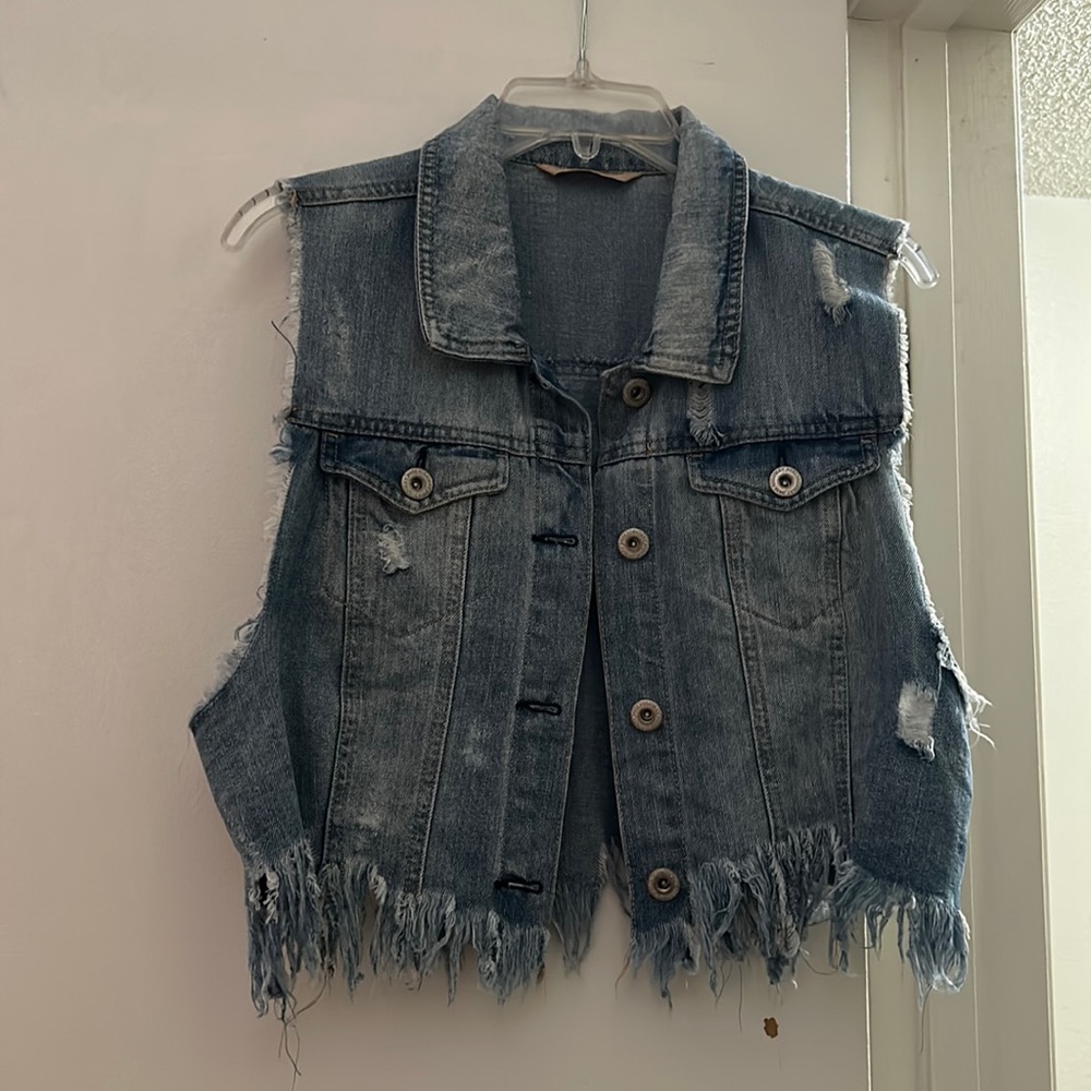 Super cute and comfy denim stone washed vest.
